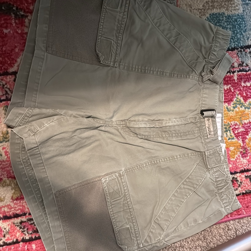 Columbia Men's Gray Cargo Shorts